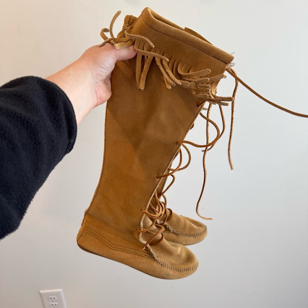 Minnetonka Front Lace Knee High Boots Size 6